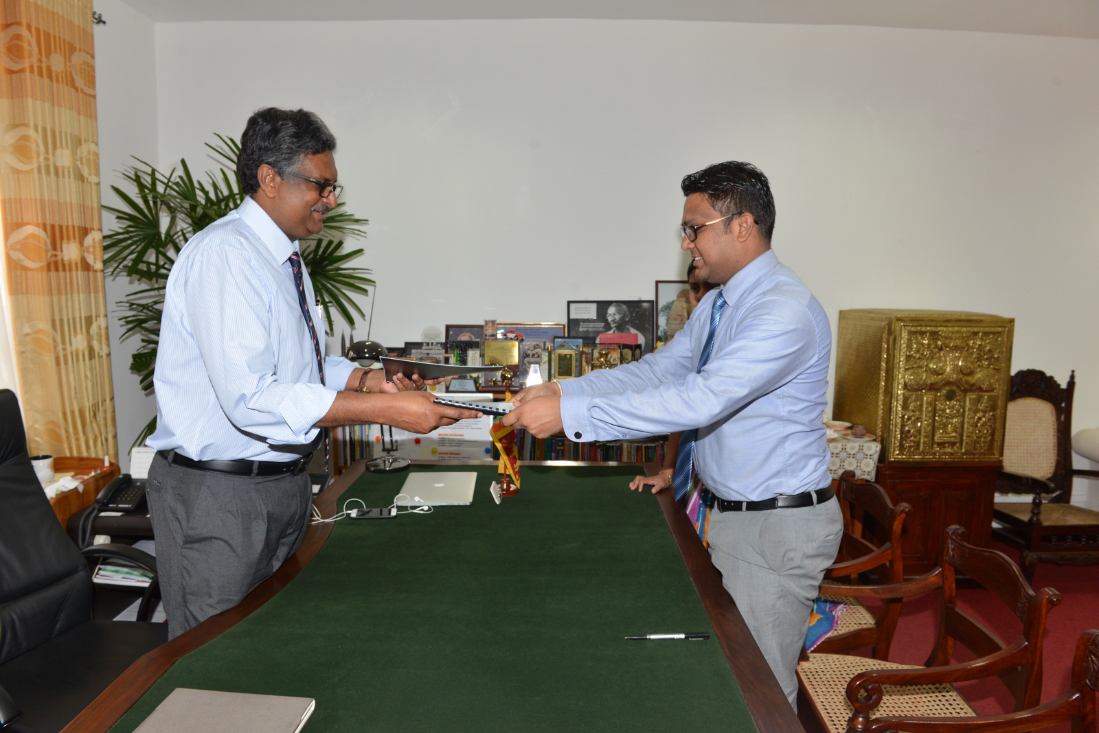 Department of Business Economics signs an MOU with International Institute of Knowledge Management (TIIKM) Department of Business Economics signs an MOU with International Institute of Knowledge Management (TIIKM)